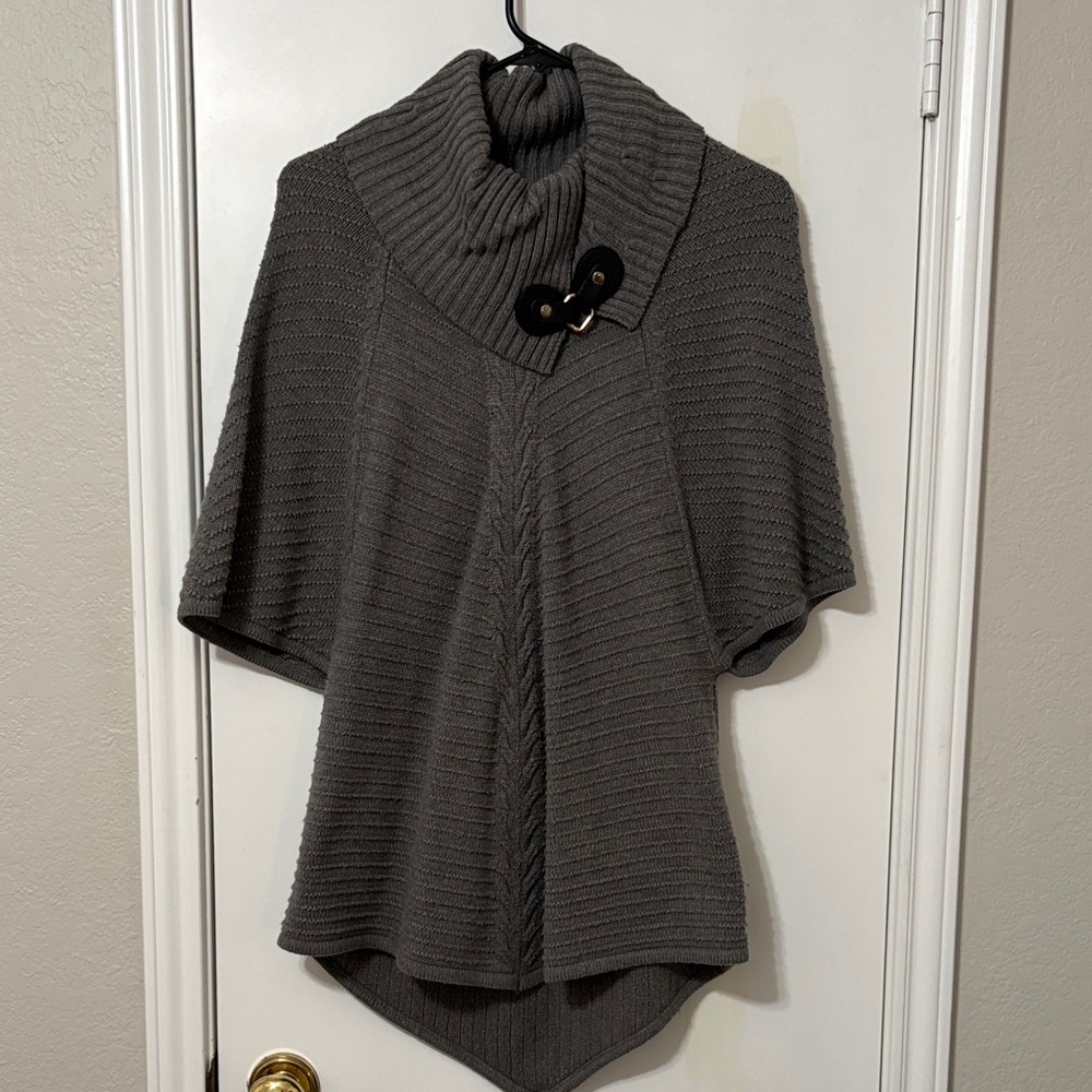 Dana Buchman Grey Poncho with Button Accent size small